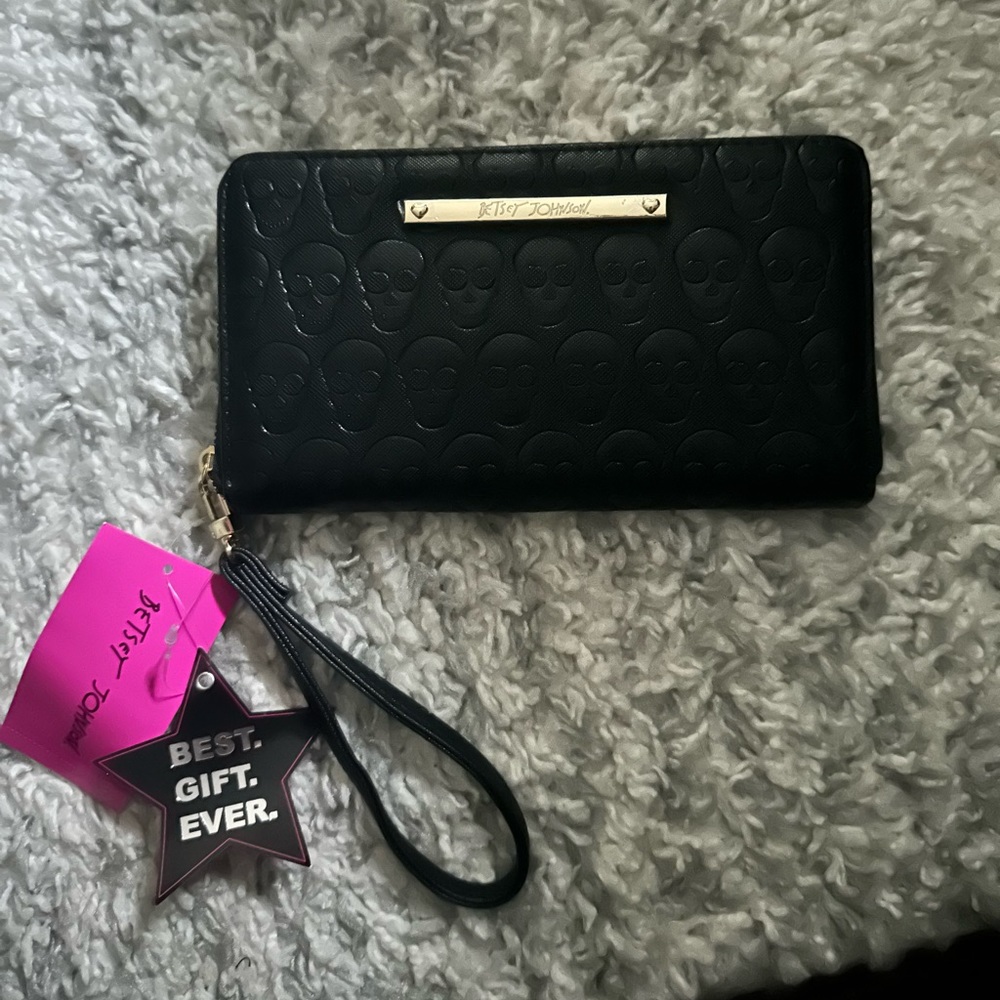 betsey johnson skull wallet